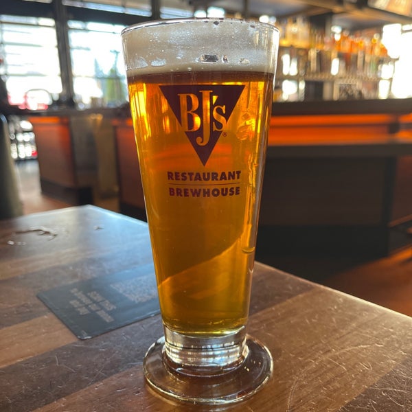 Photo taken at BJ&#39;s Restaurant &amp; Brewhouse by Chris P. on 3/20/2021
