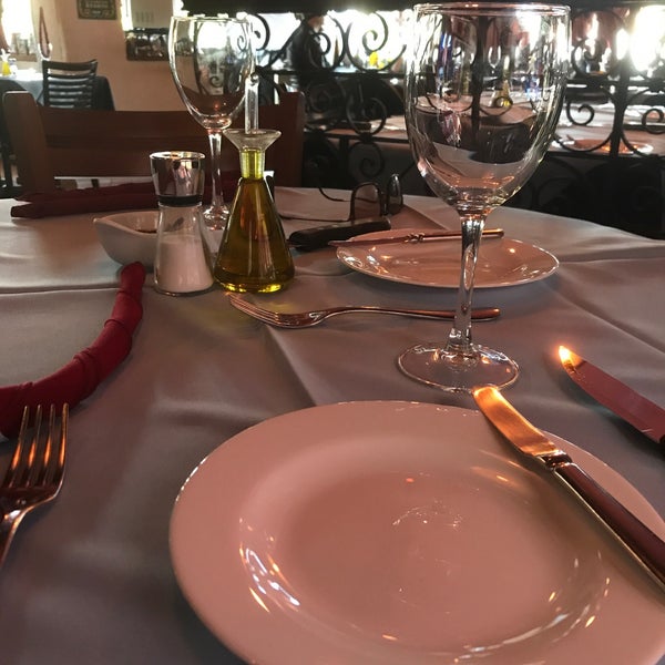Foto diambil di Restaurante Libertango oleh LPD J. pada 5/13/2017