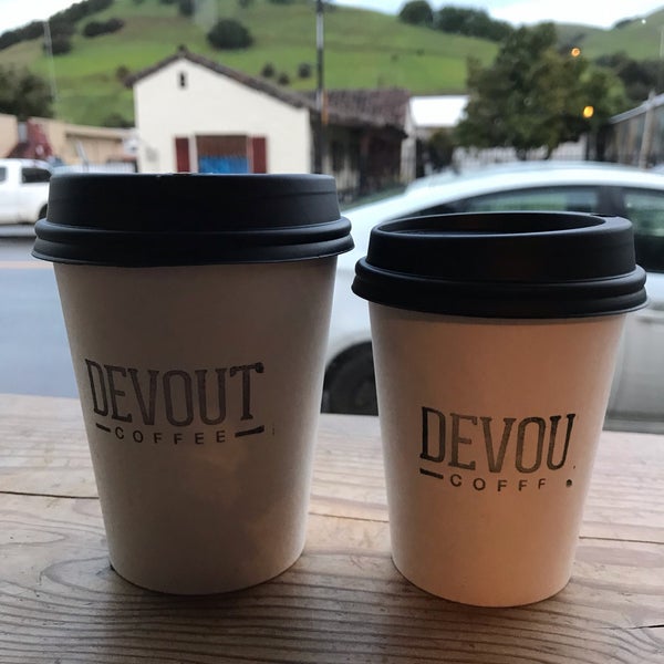 Foto tirada no(a) Devout Coffee por Niraj K. em 2/3/2019
