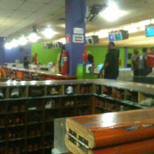 10/5/2012にJoselioがPlanet Bowlingで撮った写真