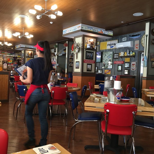 Photo taken at Bubba Gump Shrimp Co. by pippo c. on 7/27/2016