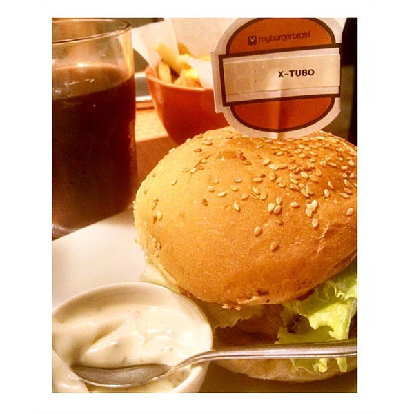 11/16/2014 tarihinde Fernanda L.ziyaretçi tarafından My Burger'de çekilen fotoğraf