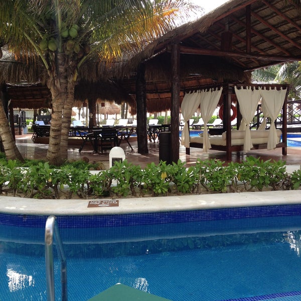 6/9/2013에 Matt M.님이 El Dorado Royale Spa Resort Riviera Maya에서 찍은 사진