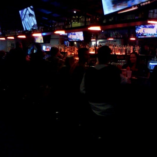 รูปภาพถ่ายที่ Halftime Sports Bar โดย sean b. เมื่อ 11/17/2012