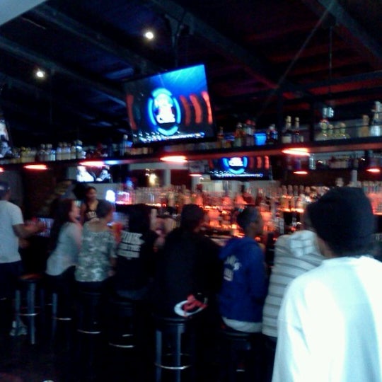 รูปภาพถ่ายที่ Halftime Sports Bar โดย sean b. เมื่อ 10/28/2012