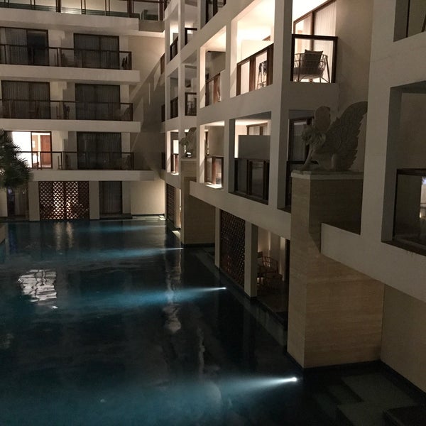 Das Foto wurde bei The Bandha Hotel &amp; Suites von Alexandra G. am 9/16/2017 aufgenommen