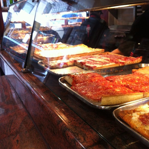 4/29/2013 tarihinde Justin N.ziyaretçi tarafından Bravo Pizza'de çekilen fotoğraf
