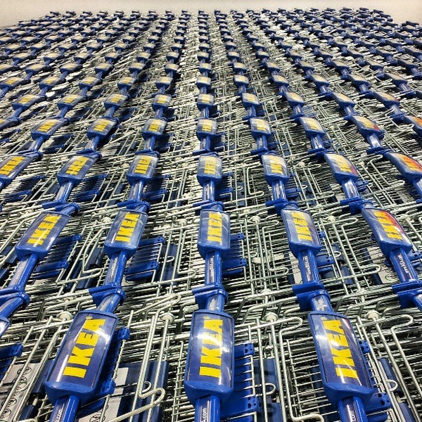 4/27/2013에 Zach K.님이 IKEA Winnipeg에서 찍은 사진