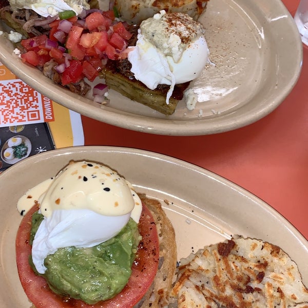 Photo taken at Snooze, an A.M. Eatery by Corrina J. on 5/3/2021