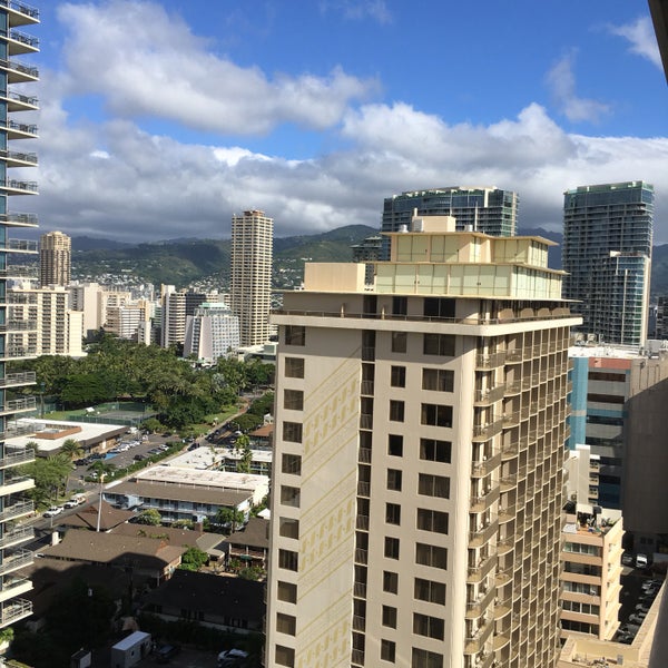 12/14/2018에 Kenneth I.님이 Embassy Suites by Hilton Waikiki Beach Walk에서 찍은 사진