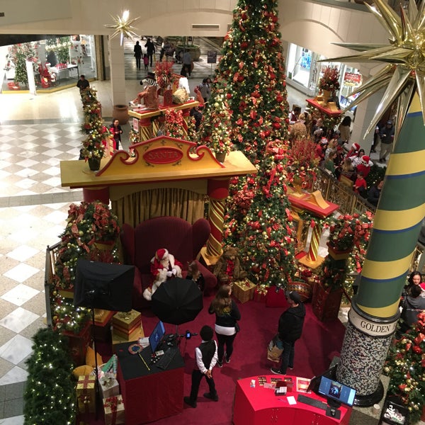 12/24/2019にKenneth I.がHillsdale Shopping Centerで撮った写真