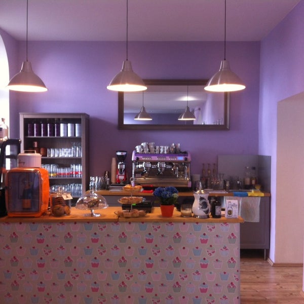 Foto diambil di Mr. &amp; Mrs. Smith Coffee &amp; Bakery oleh Alexandra S. pada 5/9/2014