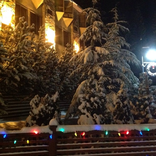 Foto scattata a Mountainside Lodge da Dawn Z. il 12/21/2013