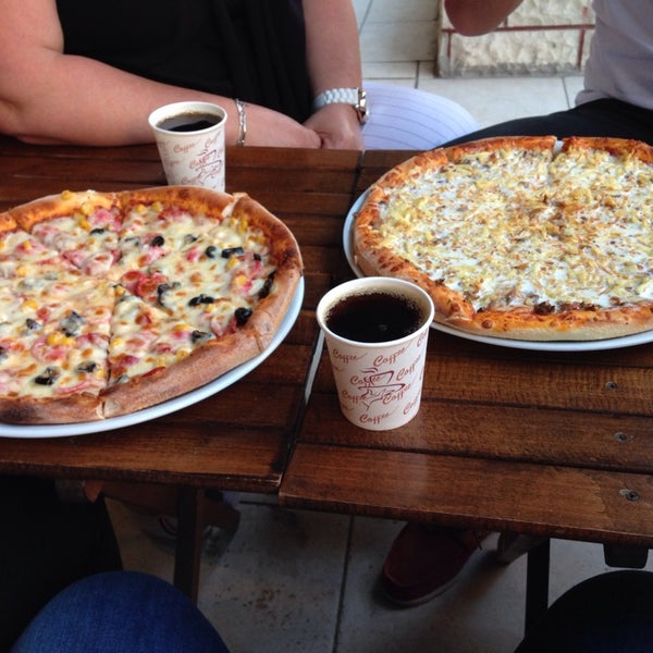 Foto diambil di Bronzo Pizza oleh Nilay A. pada 6/22/2014