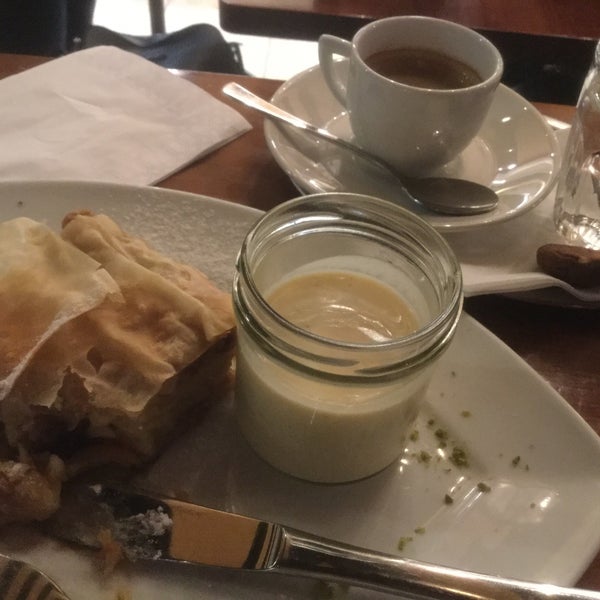 Strudel mit Vanilla Eis & Espresso duppio sind sehr empfehlenswert, das ist der Geschmack von Hannover zu mir! :)