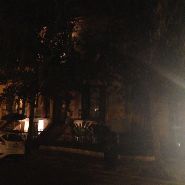 Das Foto wurde bei Sorrel Weed House - Haunted Ghost Tours in Savannah von Shirley F. am 4/28/2013 aufgenommen