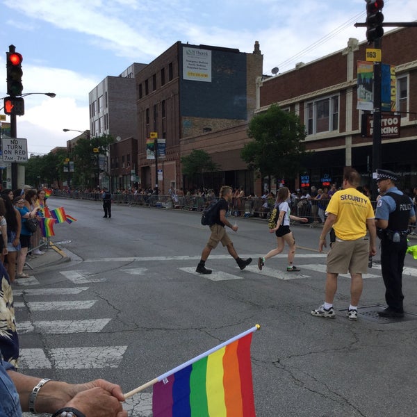 Снимок сделан в Chicago Pride Parade пользователем Larry W. 6/26/2016
