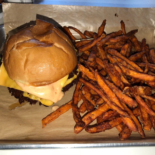 4/20/2018にKody Y.がMOOYAH Burgers, Fries &amp; Shakesで撮った写真