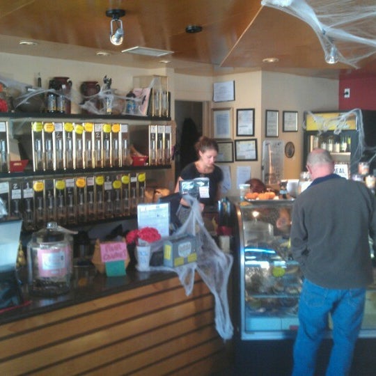 Foto tirada no(a) JavaVino Coffee &amp; Wine House por Cameron H. em 10/20/2012