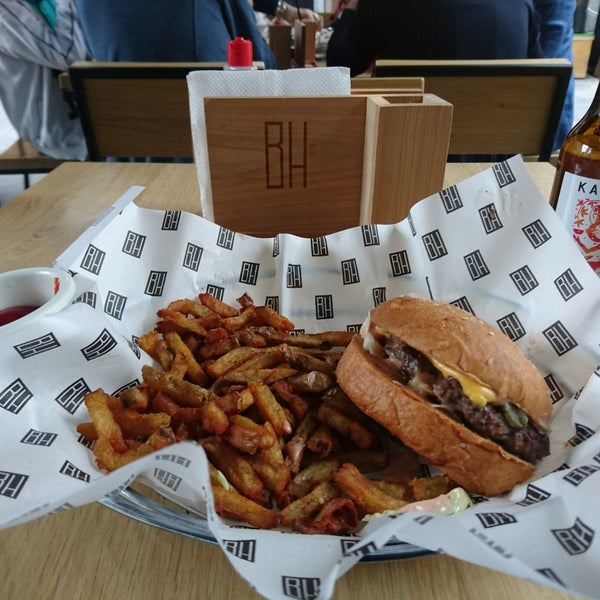 Photo taken at Burger House by León C. on 6/24/2018