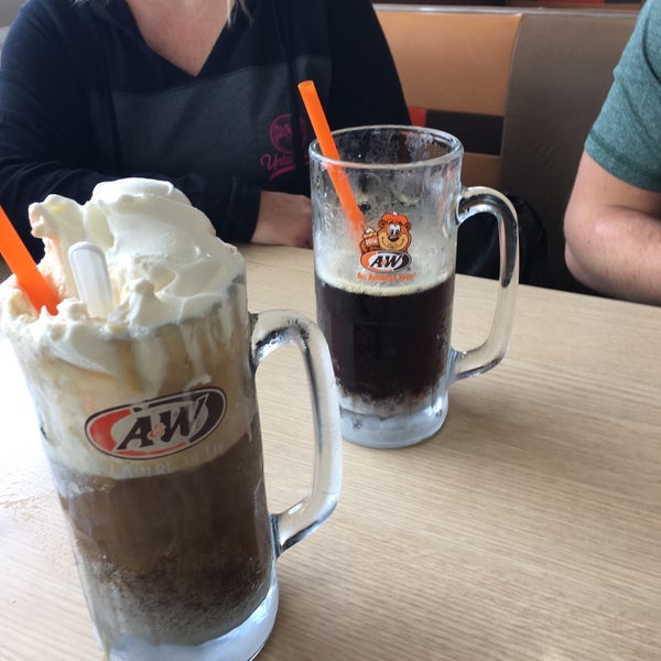Photo taken at A&amp;W Inver Grove Heights by Ken S. on 4/15/2017
