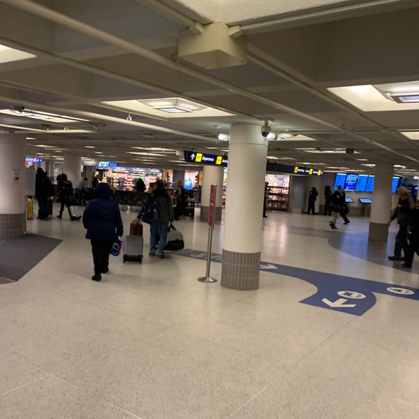 12/1/2019 tarihinde Ken S.ziyaretçi tarafından Terminal 1-Lindbergh'de çekilen fotoğraf