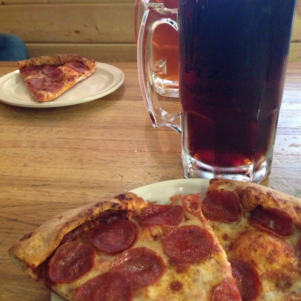 5/12/2013にSuk B.がWoodstock&#39;s Pizzaで撮った写真
