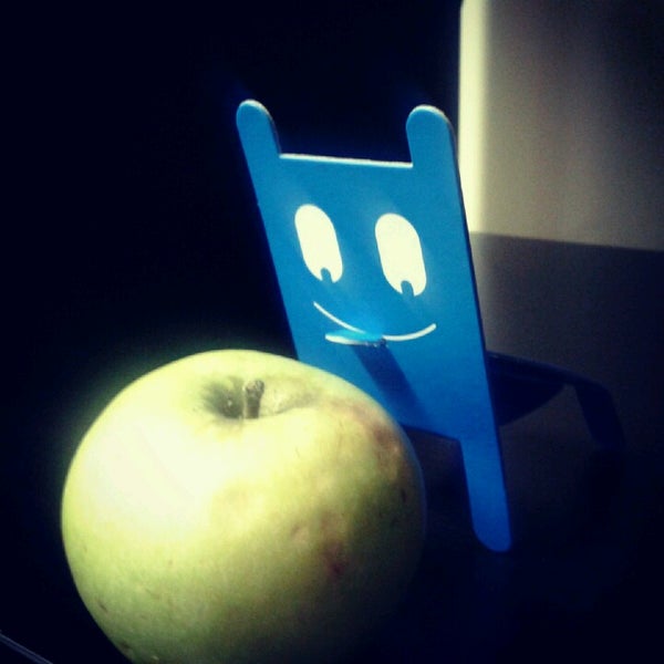 Jefrey и яблоко. )