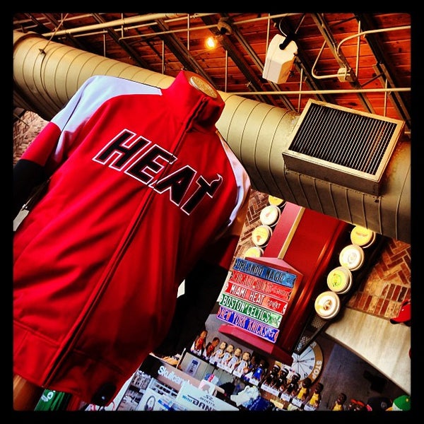 Снимок сделан в NBA City Restaurant пользователем Paige 3/16/2013