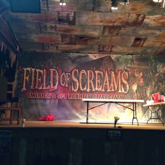 10/22/2012 tarihinde Paigeziyaretçi tarafından Field Of Screams'de çekilen fotoğraf