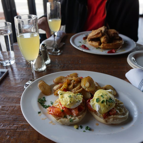 Bottomless mimosas on the weekends. Not too crowded and they have a TV to watch games. Food is good too!