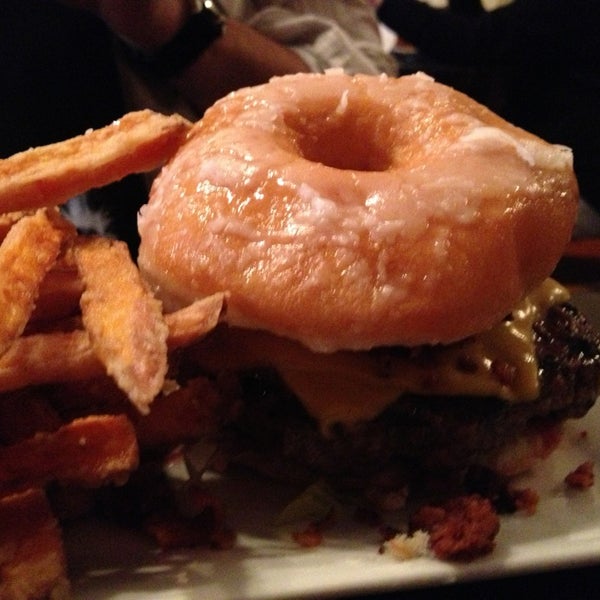 Foto tirada no(a) The Burger Bistro por Vonatron L. em 1/18/2013