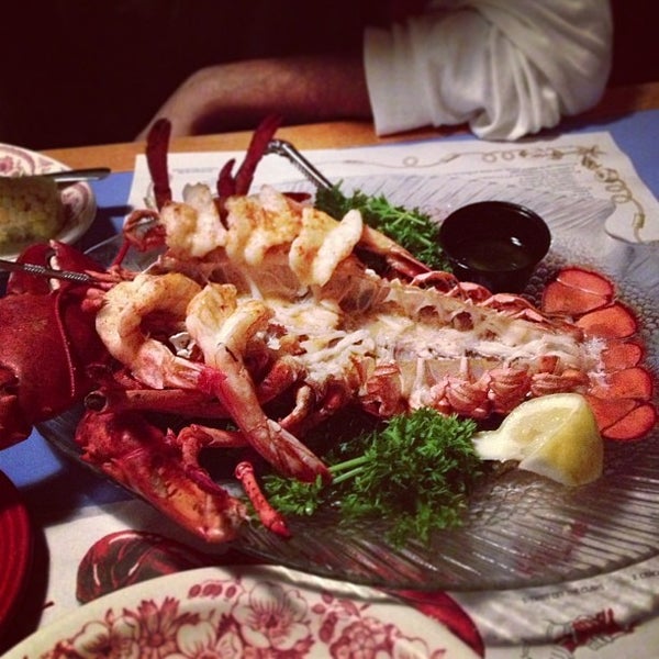 Foto tomada en Mabel&#39;s Lobster Claw  por Vonatron L. el 7/27/2013