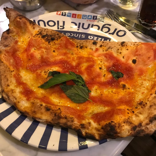 Foto tomada en Sorbillo Pizzeria  por Vonatron L. el 8/5/2018