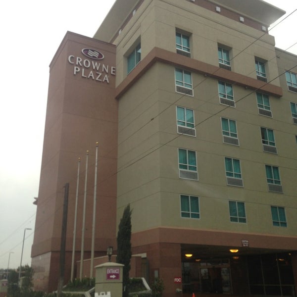 Das Foto wurde bei Crowne Plaza Houston Galleria Area, an IHG Hotel von Carlos A. am 3/9/2013 aufgenommen