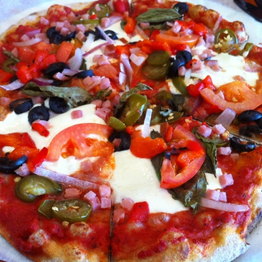 Снимок сделан в Renaldi&#39;s Pizza пользователем Anthony M. 12/11/2012