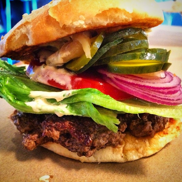 Foto tirada no(a) Farm Burger por Anthony M. em 3/12/2015