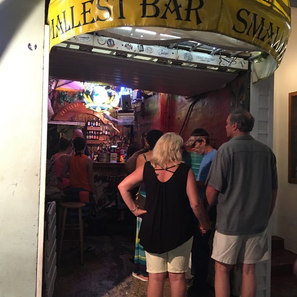 4/7/2017에 Shailesh G.님이 Smallest Bar에서 찍은 사진