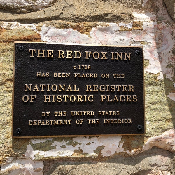 Снимок сделан в The Red Fox Inn &amp; Tavern пользователем Shailesh G. 6/27/2021