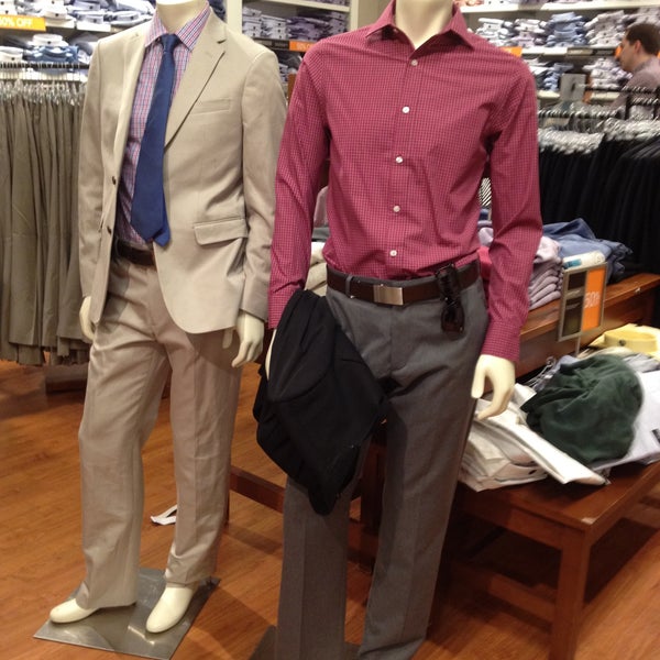 Banana Republic Factory Store Leesburg Corner 4 tips