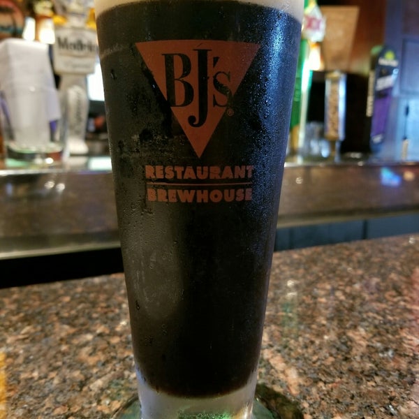 Photo taken at BJ&#39;s Restaurant &amp; Brewhouse by Roy D. on 9/30/2018
