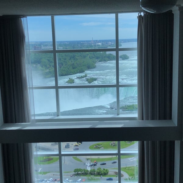 รูปภาพถ่ายที่ Niagara Falls Marriott on the Falls โดย Leah J. เมื่อ 6/9/2019