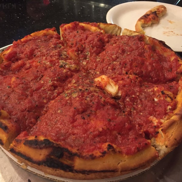 Foto tirada no(a) PizzaPapalis of Greektown por Crusty R. em 6/5/2016