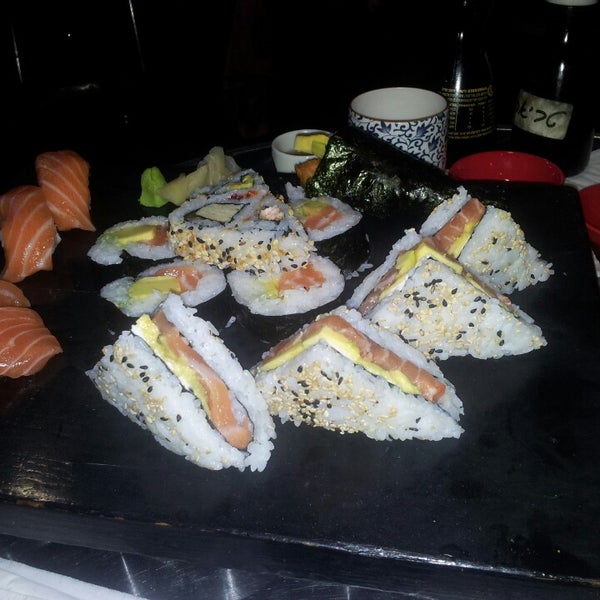 Foto tirada no(a) Tampopo - Sushi Bar por Jack B. em 5/3/2013