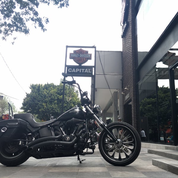 Foto tirada no(a) Capital Harley-Davidson por Antonio M. em 7/6/2016