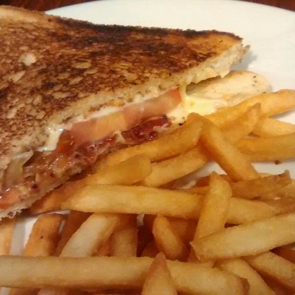 Shooters Sports Bar & Grill 1500 MacArthur Rd