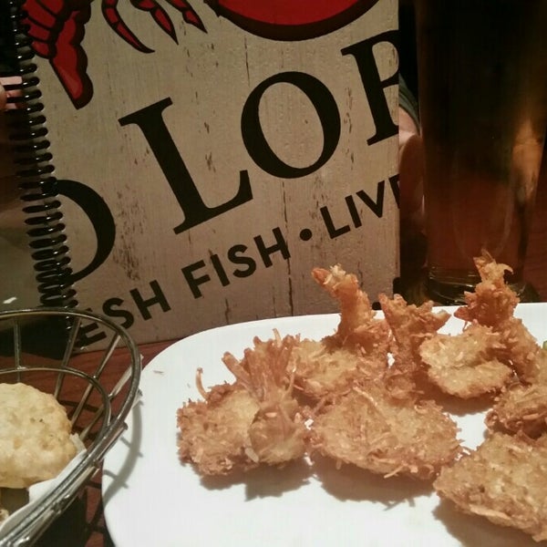 Photo taken at Red Lobster by Debi L. on 11/15/2015