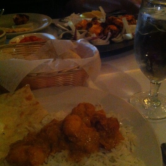 Photo taken at Shalimar Indian Restaurant by Melissa R. on 11/18/2012