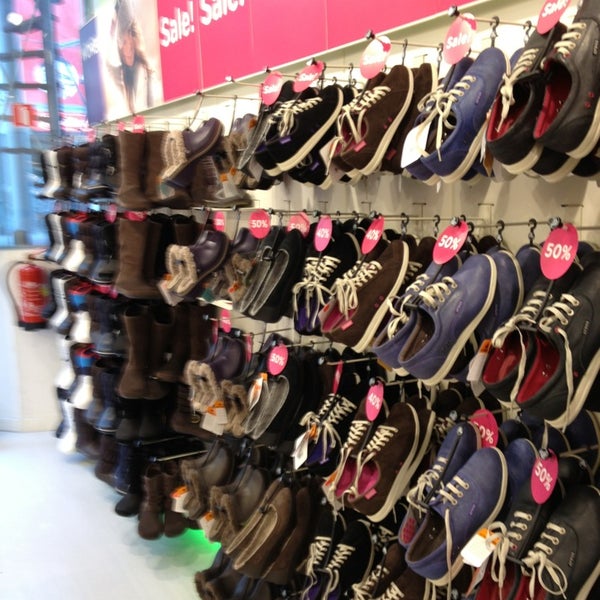 crocs store locations