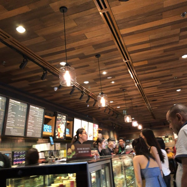 Foto scattata a Starbucks da Samuel C. il 7/28/2019
